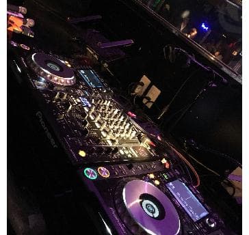 DJブースもご利用可能★