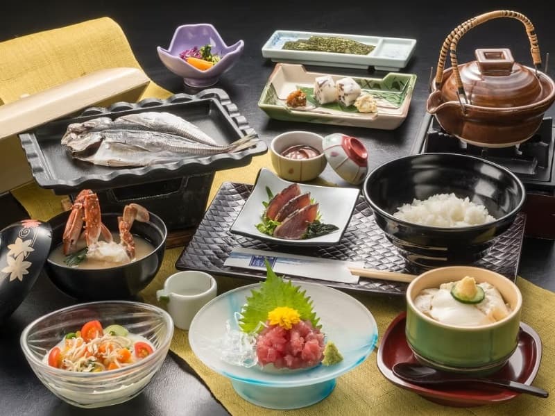 朝食時には　郷土和定食「まご茶漬け」をお出しします。