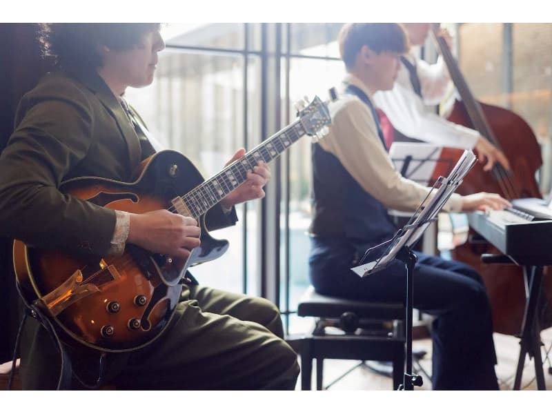 生演奏ありの優雅な空間の中でのパーティーもおすすめ。