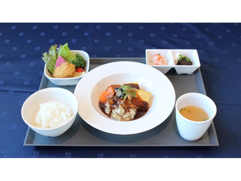 夕食　セルフサービス　 2,090円（税込）