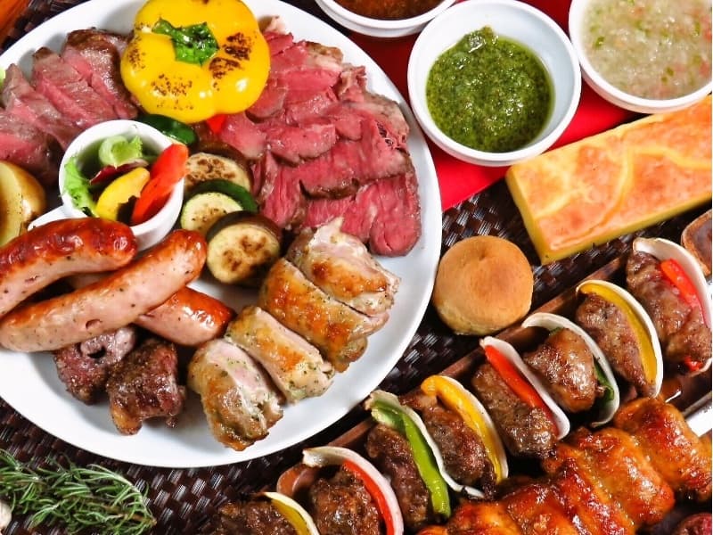 ■メインはブラジリアンBBQシュラスコ　熱々のお肉をお楽しみ下さい■