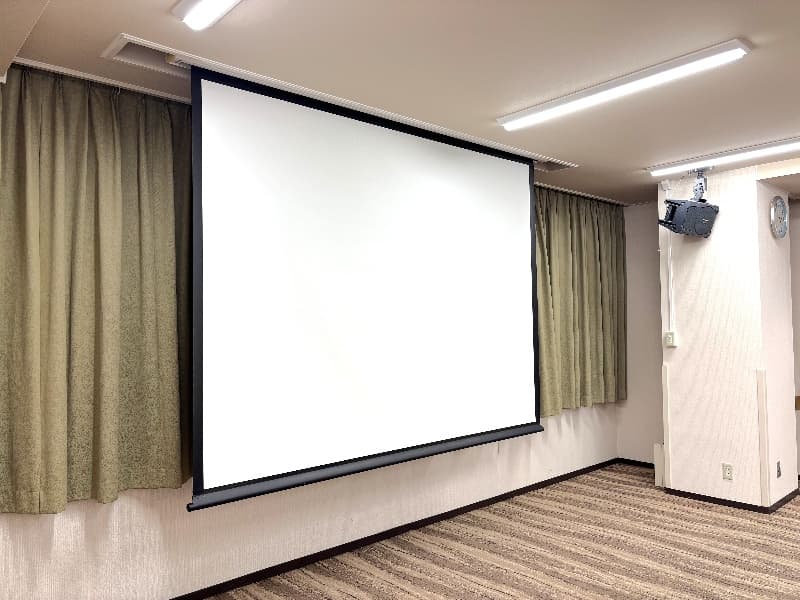 スクリーン（末広）