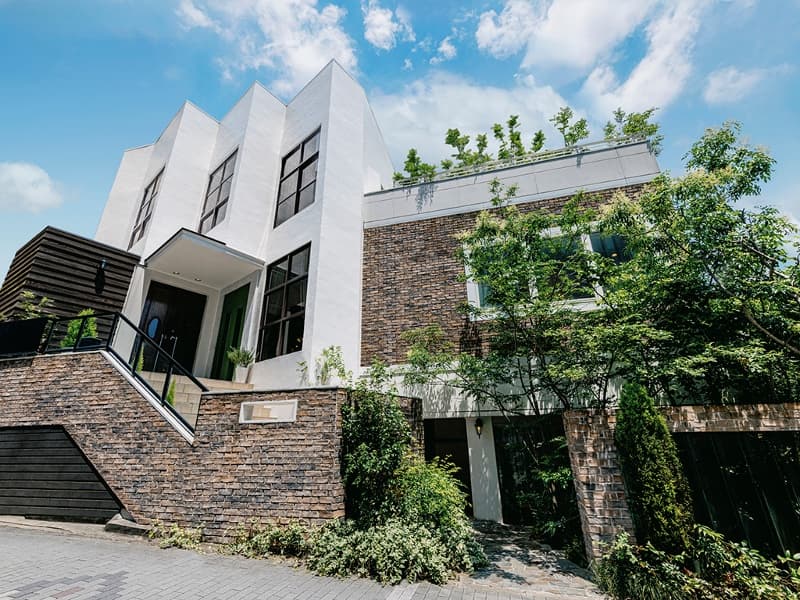 【外観】貸切型の邸宅ゲストハウス。
地下鉄「久屋大通」3A出口徒歩2分
地下鉄「栄」オアシス出口徒歩4分
地下鉄「高岳」徒歩7分