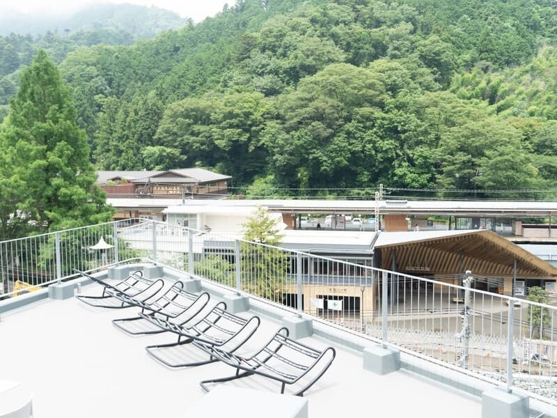 【景色】
天気がいい日は屋上でもおくつろぎいただけます。