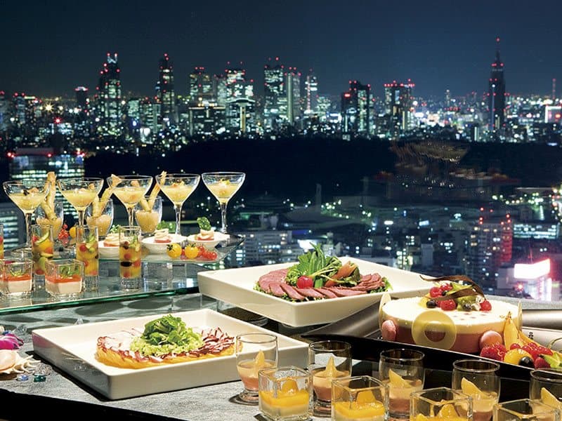 東京の夜景を眺めながらシェフこだわりの美味しい料理を堪能いただけます。