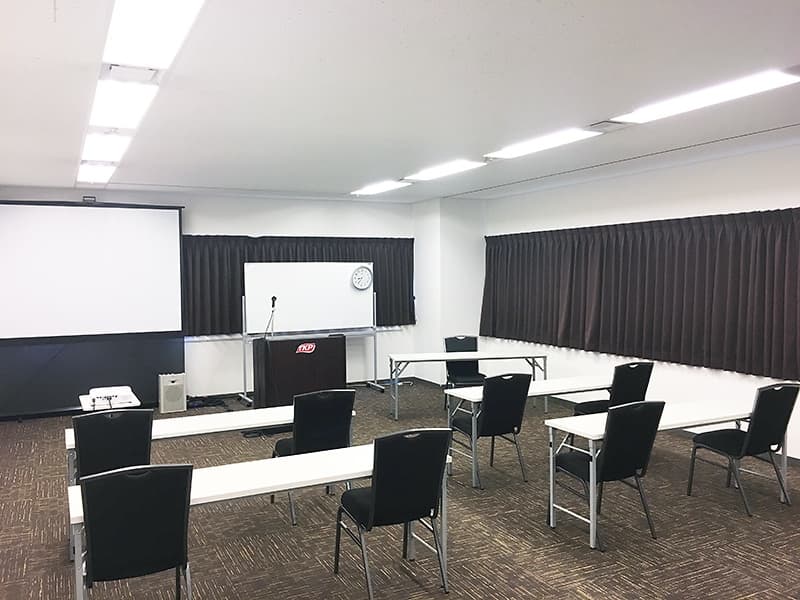 カンファレンスルーム 21F（スクール形式2名掛：最大24名様）