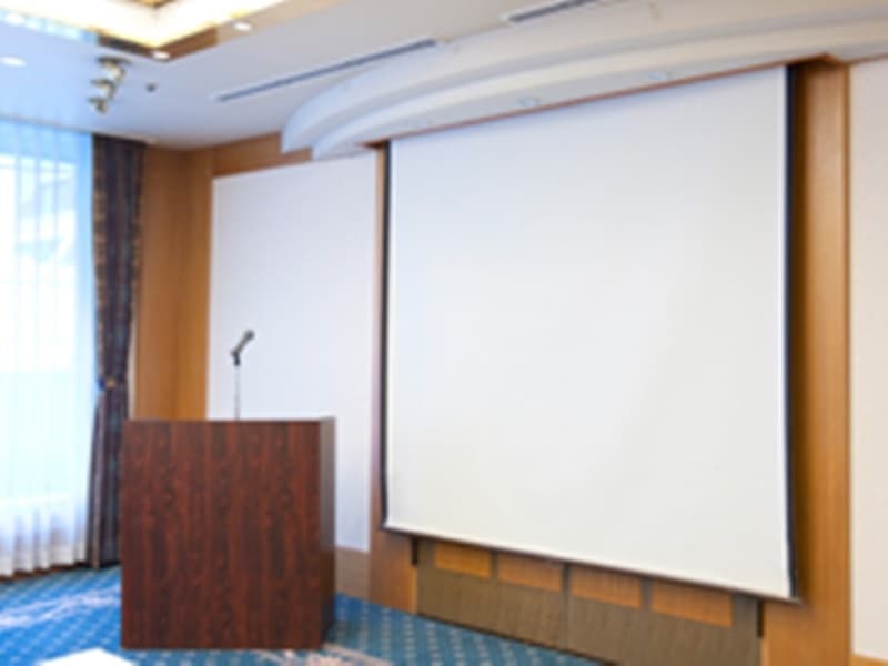 スクリーン・演台をつかった会議・セミナーにもご利用いただけます。
