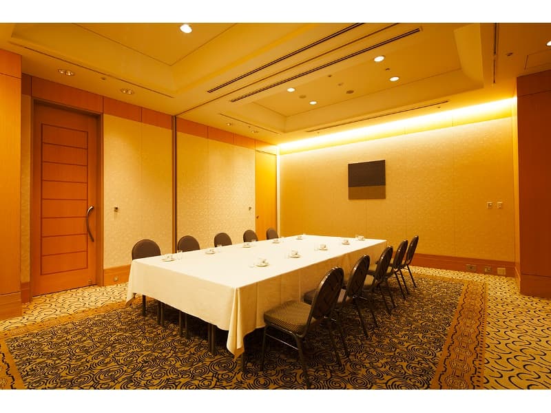 ファンクションルーム「りんどう」（50㎡）
大宴会場に近接し、来賓控室としてもご利用いただけます。