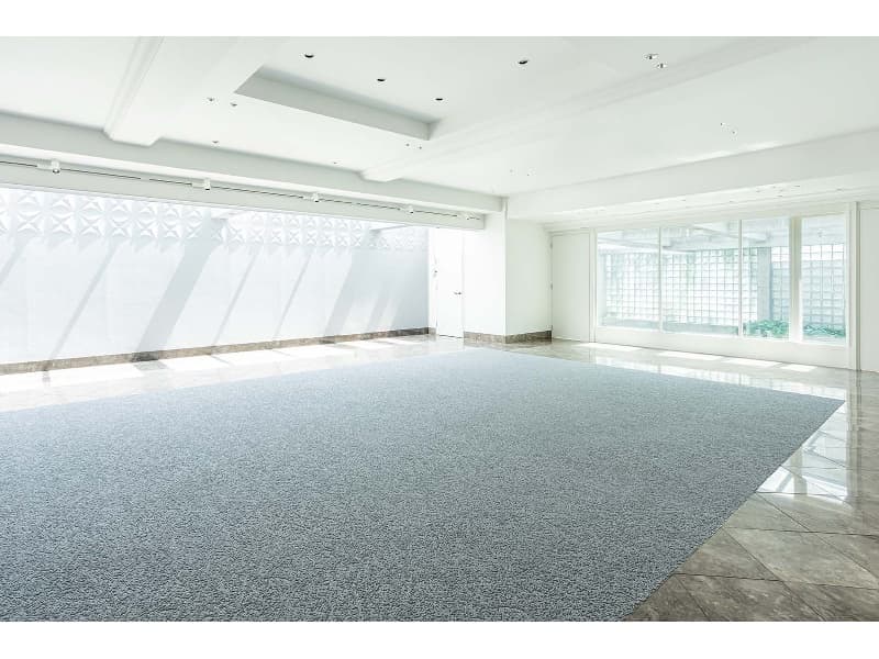【White HALL】