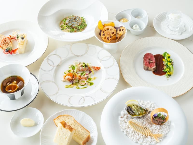 お料理イメージ
コース料理
季節によりメニュー内容に変更がある可能性があります。
※コース料理は11名様より承ります。
