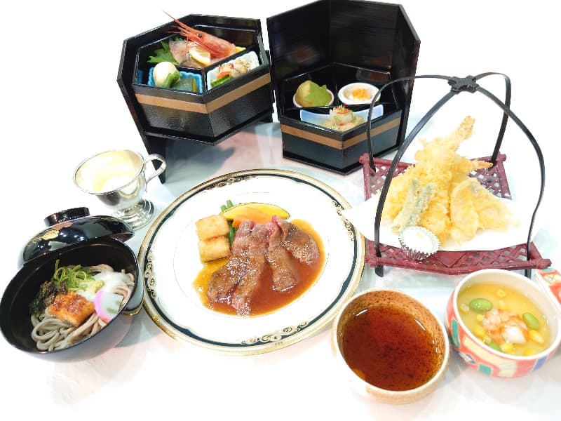 ミニ会席膳。お客様のご要望に応じてご用意させていただきます。