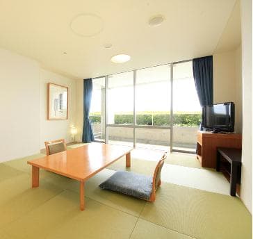 8畳の和室は縁無し畳でスッキリ広々。グループ、ファミリー旅行にも人気です。
※寝具はお布団になります。