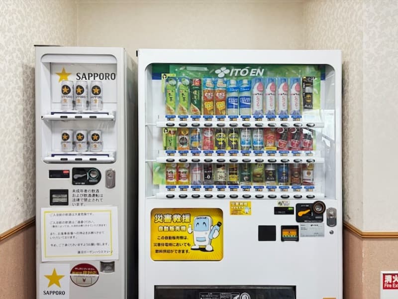 「自動販売機」
24時間利用可能な自動販売機を3台設置しております。