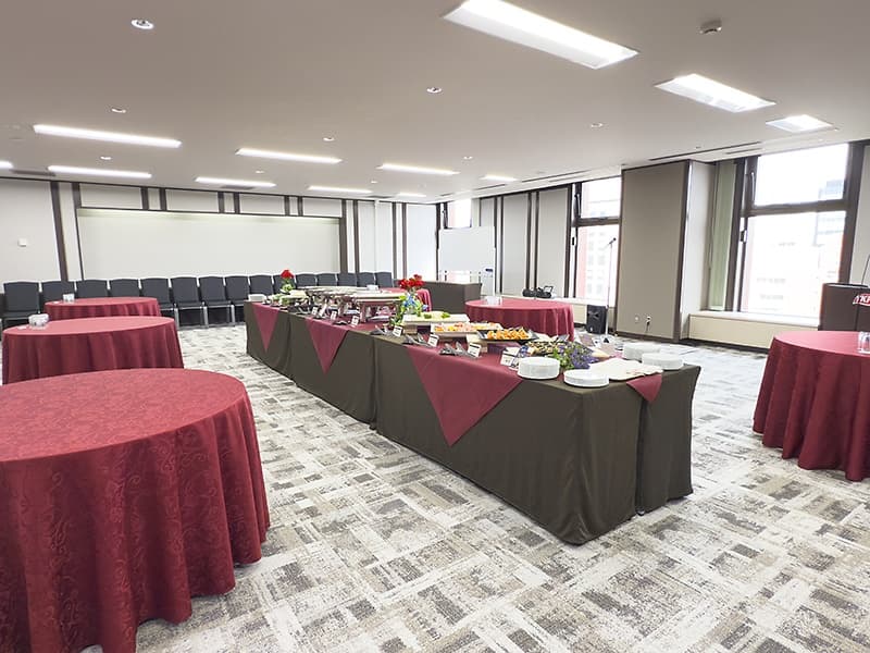 カンファレンスルーム8Eでの立食ビュッフェイメージ