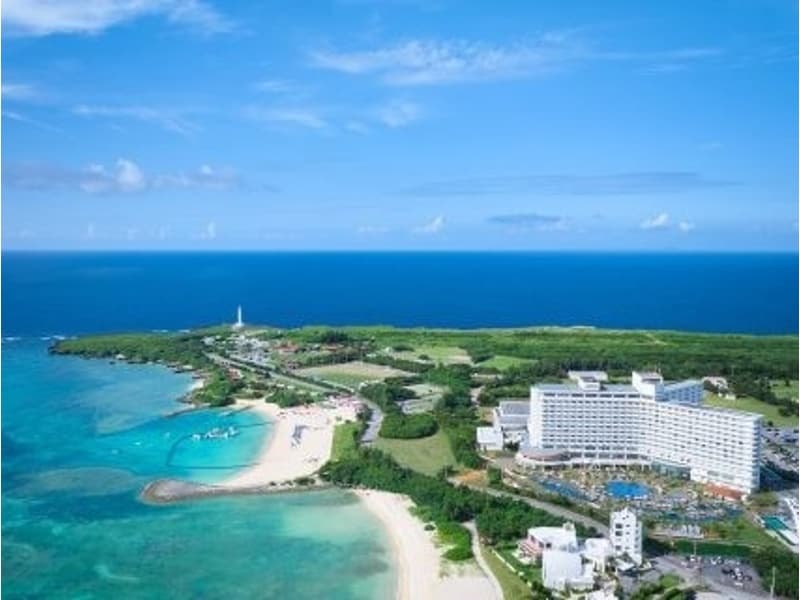 沖縄の魅力を存分に体感できる立地。観光と宴会を組み合わせたプランも可能で、社員旅行や研修旅行にも最適なホテルです。
