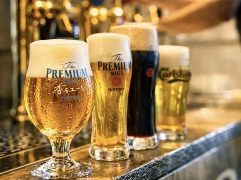 ドリンクはセルフサービスで飲み放題！
自分で注げる樽生ビール4種！