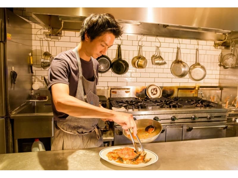 当店のシェフが食材選びから料理方法まで全てにこだわりを持ち、上質で繊細な味わいをお届けいたします。