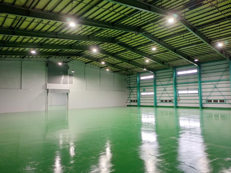 約30m×30m、柱のない大空間。美術セットや大型撮影も自由に構築できます。
