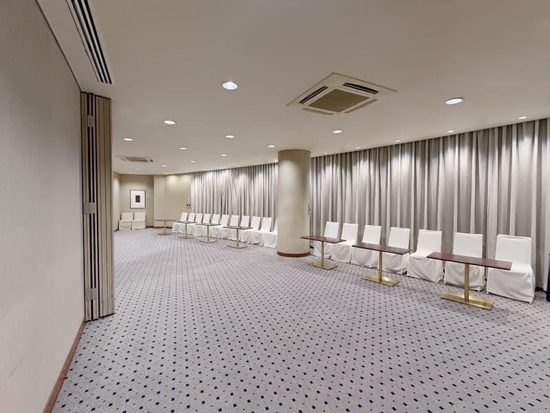 宿泊棟2階の小宴会場。会場を2分割してもご利用いただけます。
