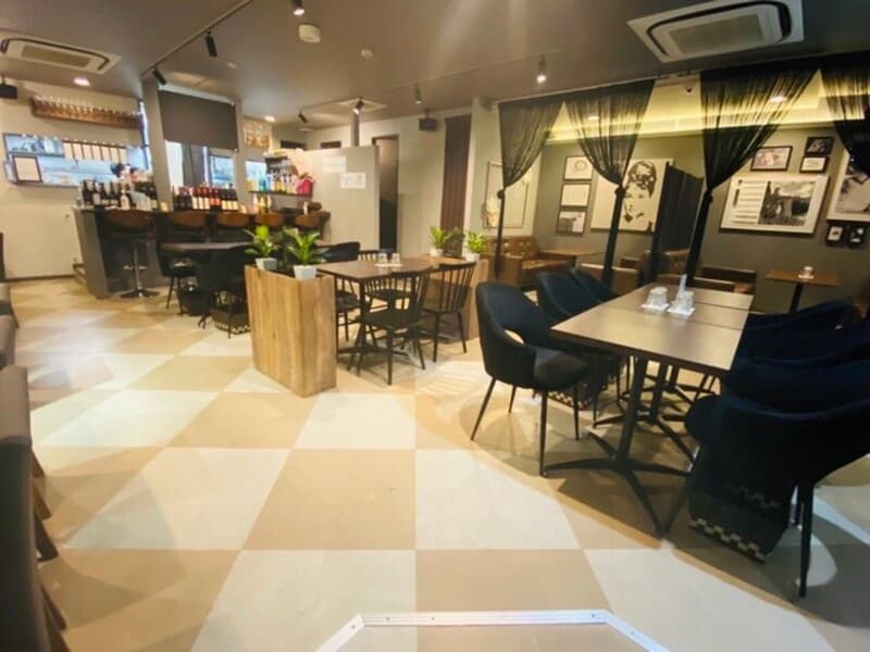 【会場】
貸切は、着席で最大50名、立食で最大60名まで受け付けております。