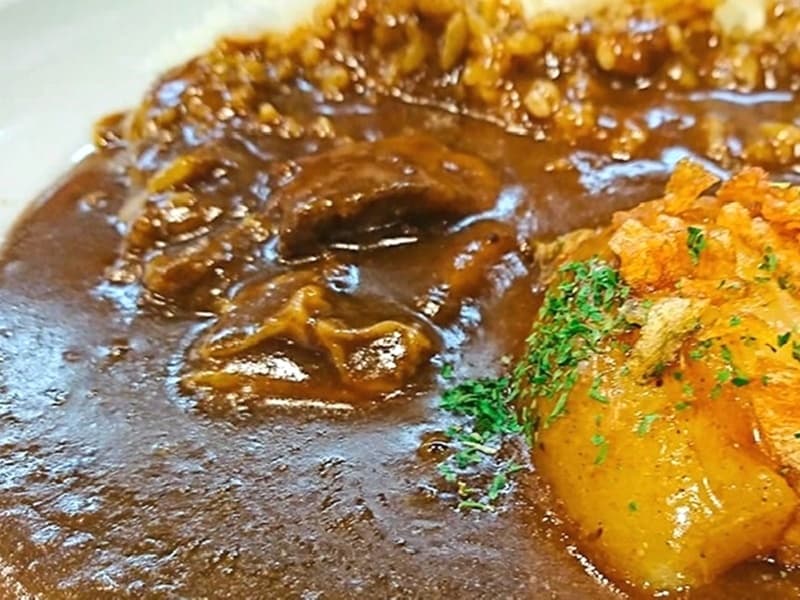 【ご昼食】
昼食時のイメージになります。カレーライス又は牛丼、親子丼等