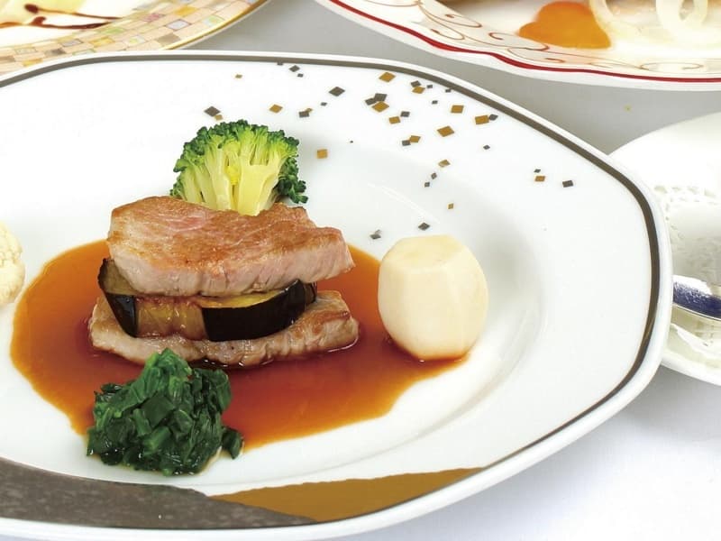 素材が奏でる、繊細なフランス料理