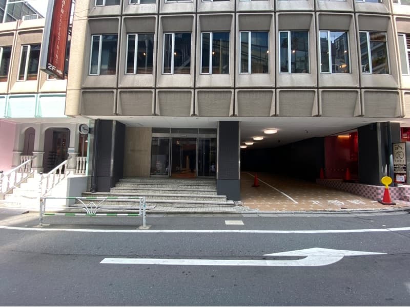 建物正面入口