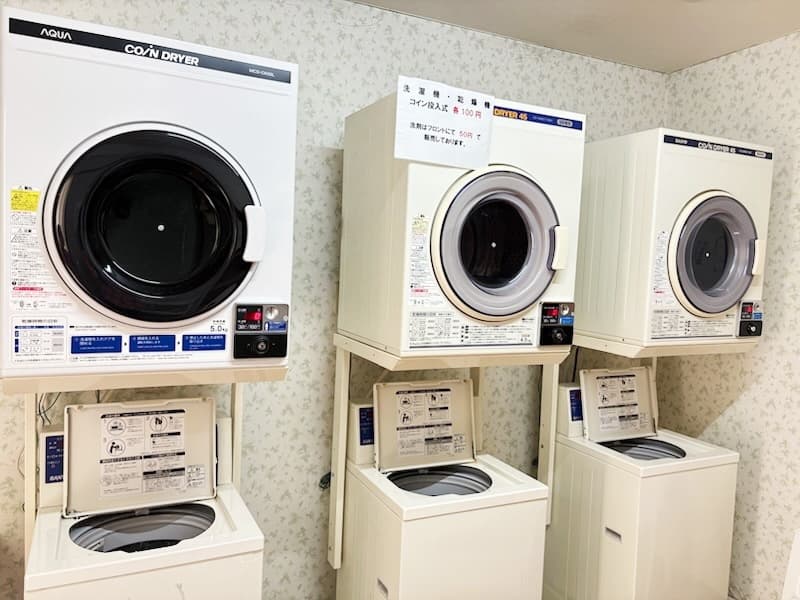 「コインランドリー」
長期滞在や急なお洗濯にも便利なコインランドリーを完備。洗濯機と乾燥機がございますので、手軽にお洗濯をしていただけます。