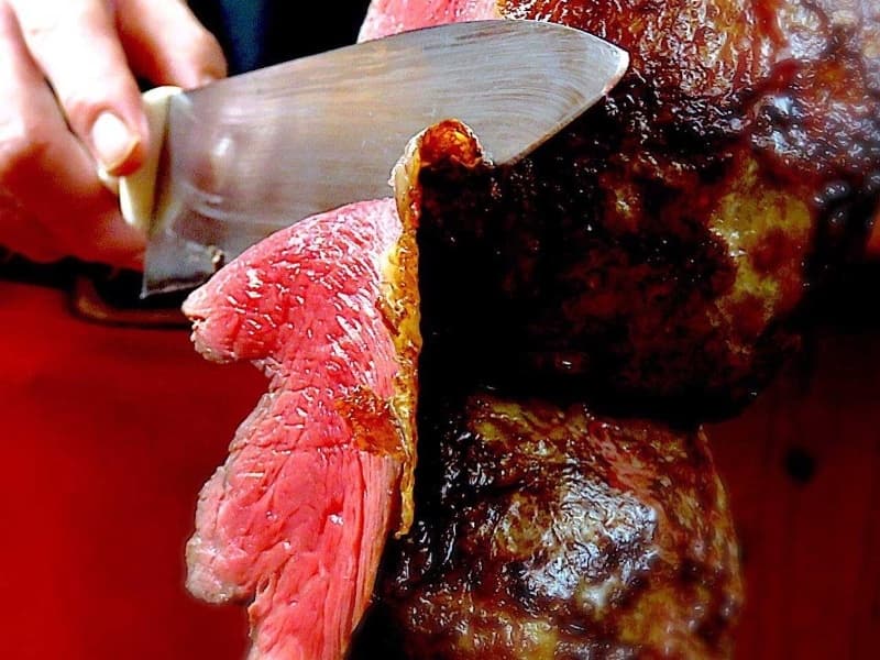 ■メインはブラジリアンBBQシュラスコ　熱々のお肉をお楽しみ下さい■