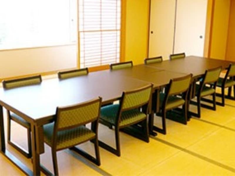 【会場：藤・山吹・牡丹】
本格和室は、椅子席で安心。大切なお集まりや会食、各種ご宴会におすすめ