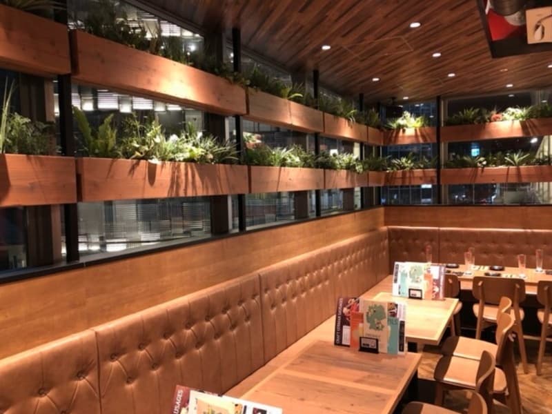 「テーブル席」
着席：最大69名様、立食：最大80名様まで収容可能（20名様から貸切OK♪）