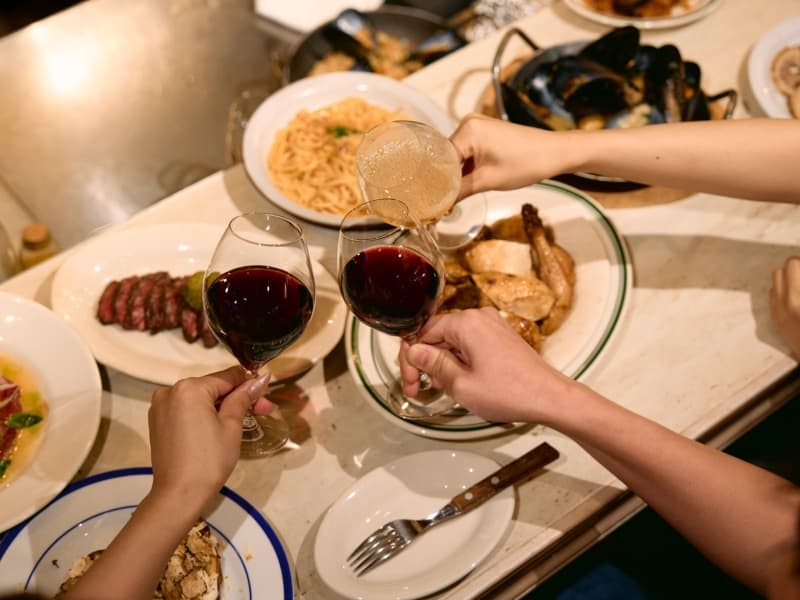 【お料理】
ソムリエ厳選のワインをお楽しみいただけます