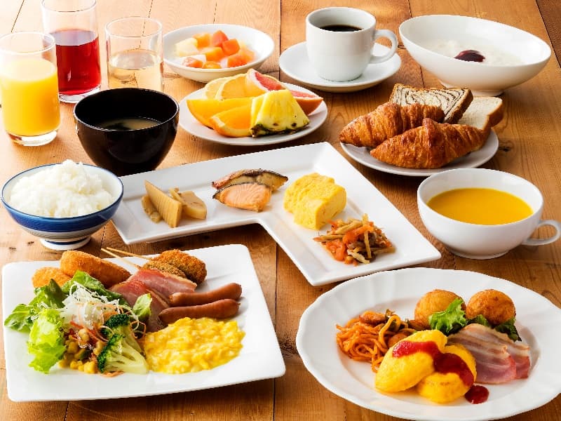 ＜朝食バイキング＞館内２階レストランにてご提供 　皆様の朝をサポートいたします。