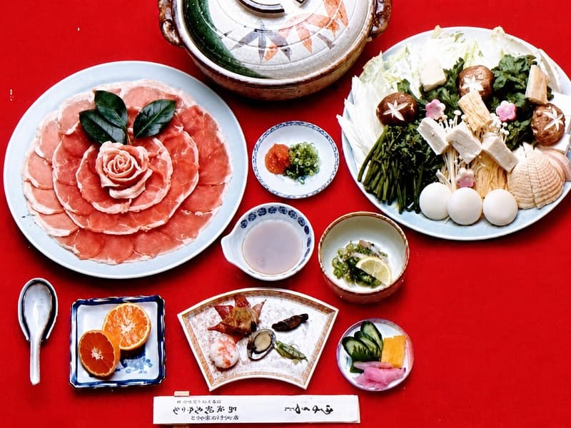 【お料理：冬限定（12月～3月）】
猪のぼたん鍋