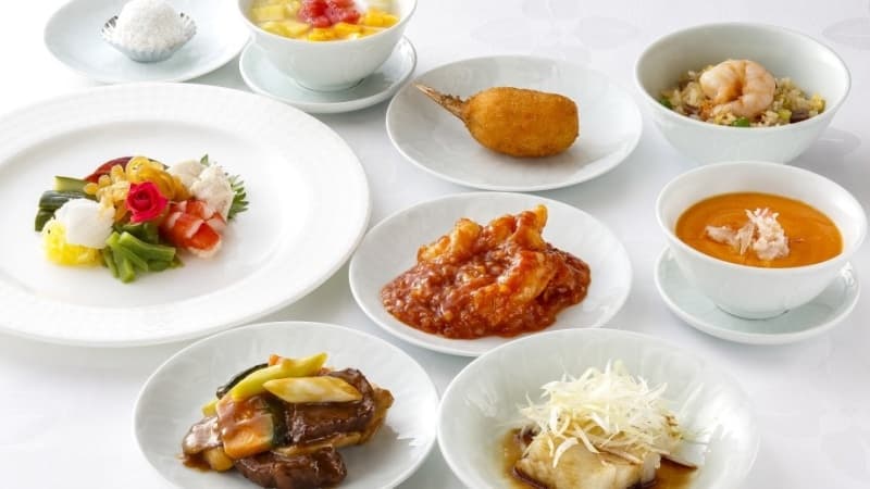 【中国料理（正餐）】
正統派広東料理に、新たな感性を融合させた中国料理「桃花林」のお料理を宴会場でもお楽しみいただけます。