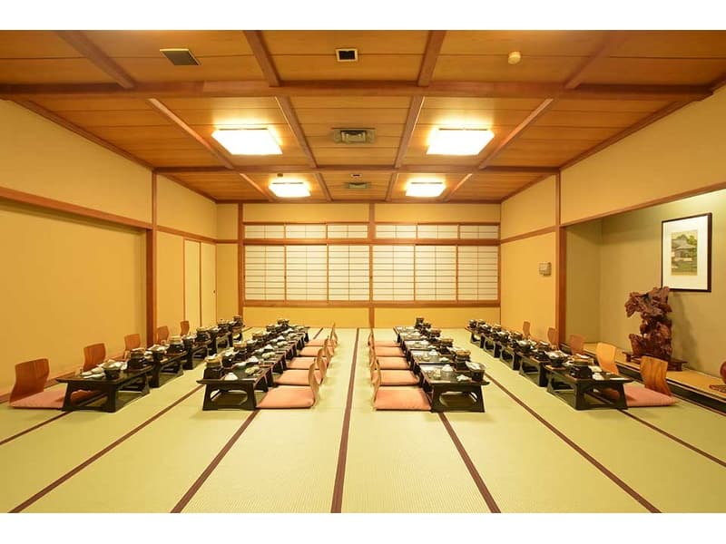 畳敷きの和室宴会場「航の間」、懇親会や親睦会に最適です。