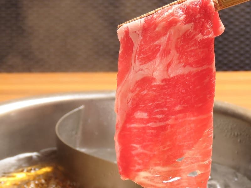 きめ細かなサシの入った薄切り牛肉