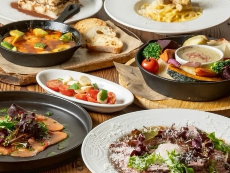 【飲み放題付プラン】バーニャカウダ・ローストビーフ・カルボナーラ、さらにデザートまで！『女子会★飲み放題付き★コース』　全7品