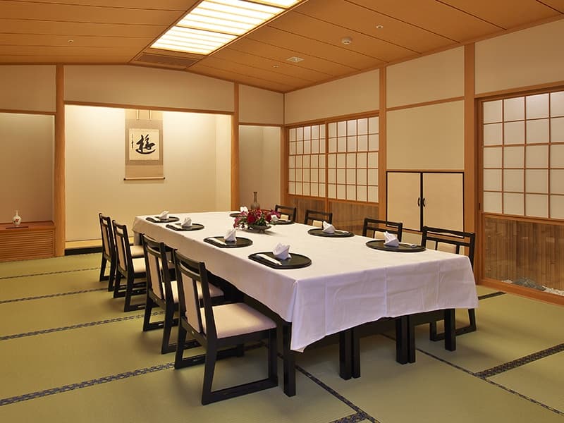 畳敷きの和室でありながらイスとテーブルをご利用いただけます。