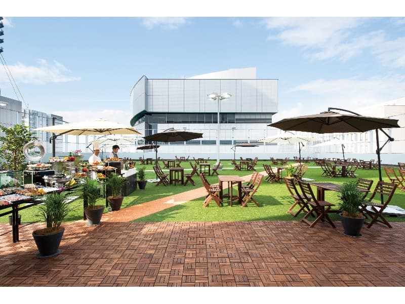 【THE TERRACE】
200席

手ぶらでBBQ懇親会ができる会場です。懇親会前後に併せて、屋外でイベント開催も可能です。
