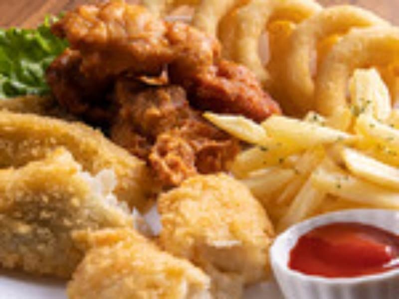 揚げ物は、みんなが好きなものばかりを熱々でいただける
