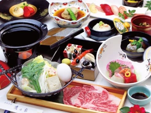 【お料理】
熊本産の肉と天草の旬の海の幸を、素材の一番おいしい瞬間を逃さず丁寧に仕上げています。