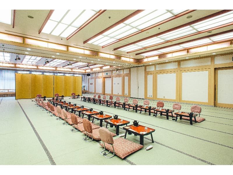 畳敷きのお座敷宴会も提供可能(コンパニオン手配あり)