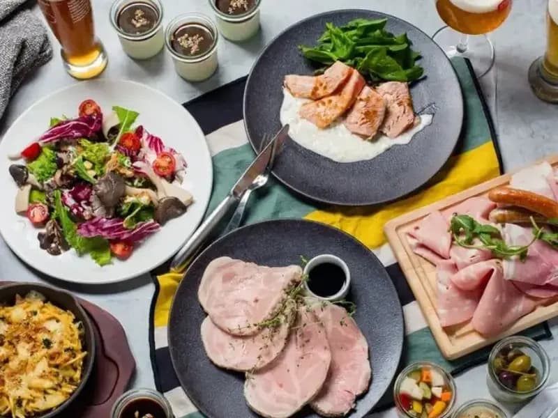 「プレミアムコース」
料理8品+クラフトビール"全種類"2時間飲み放題付き