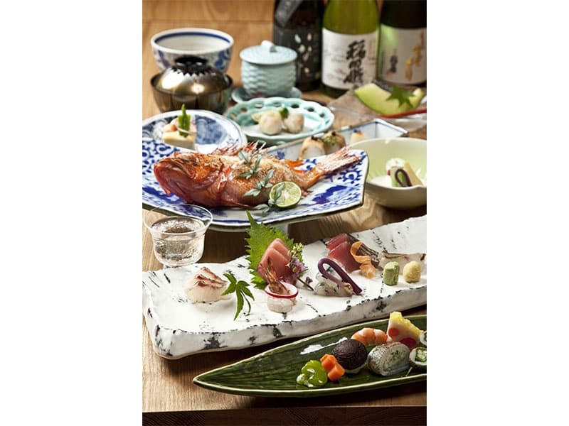 通常はお一人様ずつの会席料理をご用意しておりますが、立食スタイルも対応可能です。
