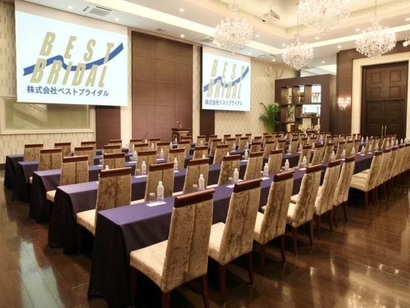 会議プラン(セミナー・シアター形式)
株主総会、決算説明会、社内プレゼンに最適