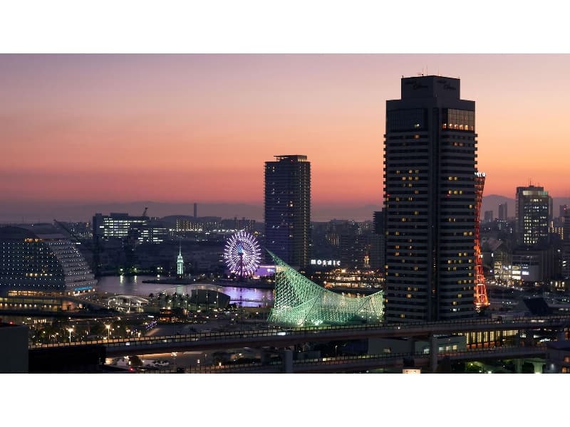 360°パノラマビューの17階ロビーフロントから見た夜景。