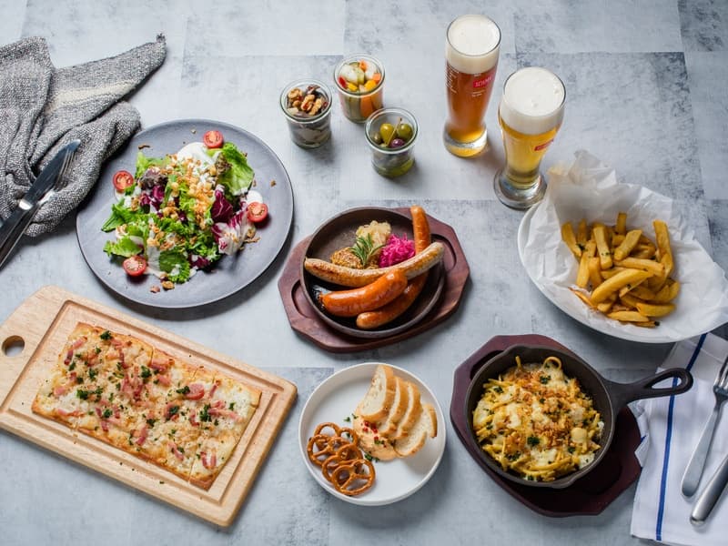 2時間飲み放題付きコース5,000円からの宴会プランもございます。
ビールに合う本格ドイツ料理が豊富でご満足いただけること間違いなし。