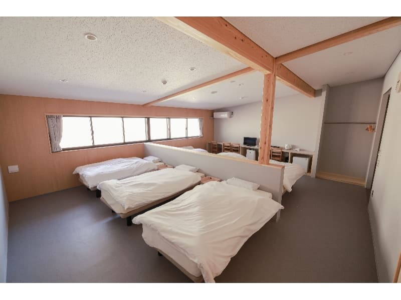 全館で46部屋、少人数からご家族まで
ゆっくりとお過ごしいただける幅広いタイプのお部屋をご用意しています。
またお部屋タイプは、和室、和洋室、ツインルーム、バリアフリー室がございます。