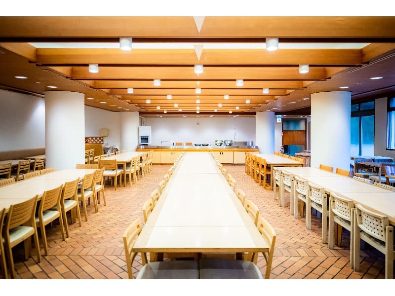 【カフェレストラン】
カフェレストランは、135名様まで着席可能。
テラスではBBQもお楽しみいただけます。
※テラスBBQは冬季休業となります。